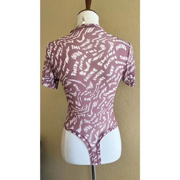 SKIMS Kim Kardashian Plus SUMMER Mesh Raspberry Swirl T-Shirt Bodysuit Size 4X - Picture 3 of 10